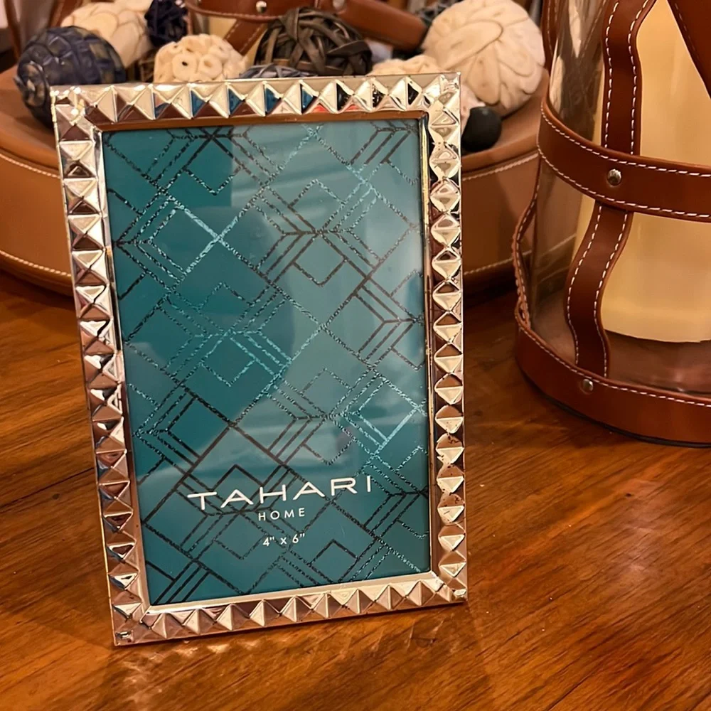 Tahari Home 4”x6” photo picture frame desktop new